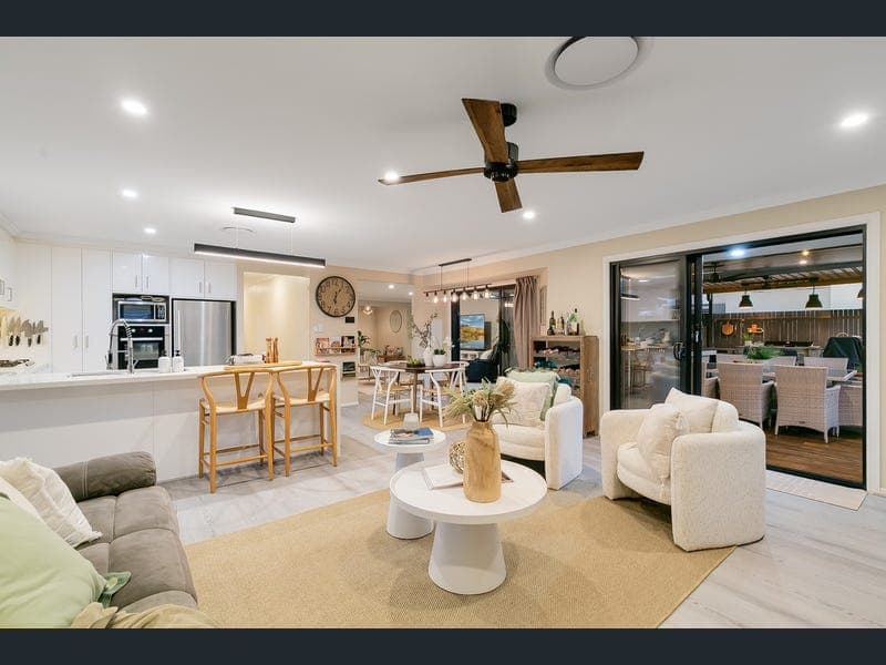 44 Clive Road, Birkdale — photo 1 of 5