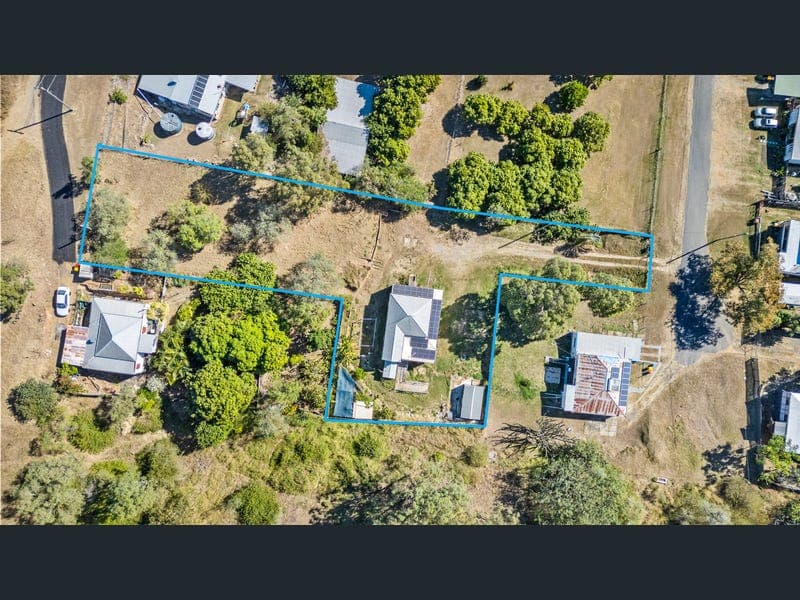 10 Lukin Street, Mount Morgan — photo 1 of 3