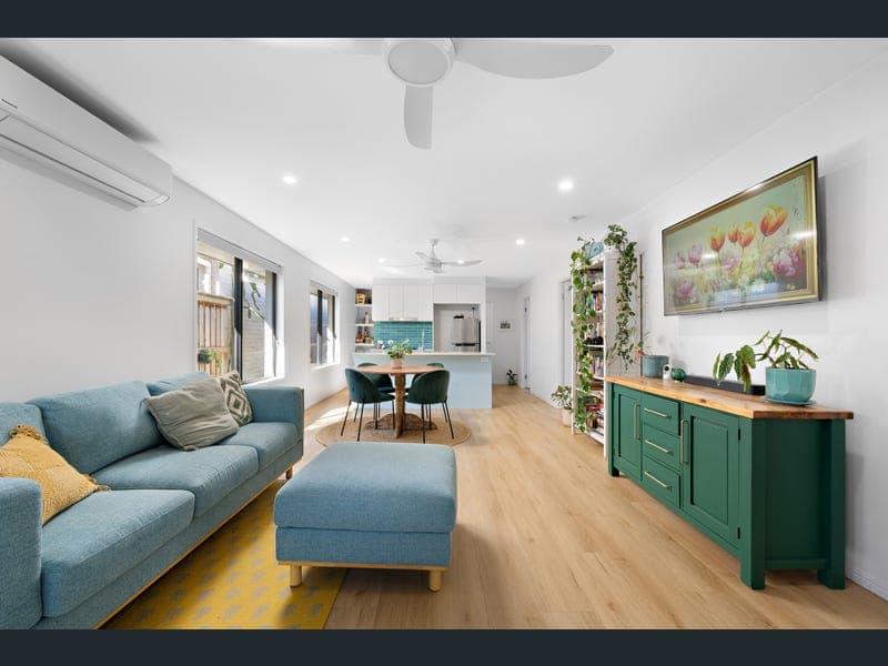 8 Jennifer Street, Nirimba — photo 1 of 5