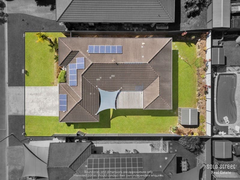 11 Silverpine Crescent, Oxenford — photo 1 of 5