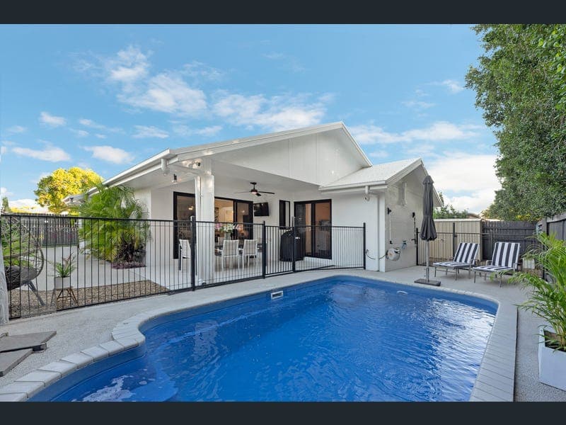 14 Springbank Circuit, Idalia — photo 1 of 5