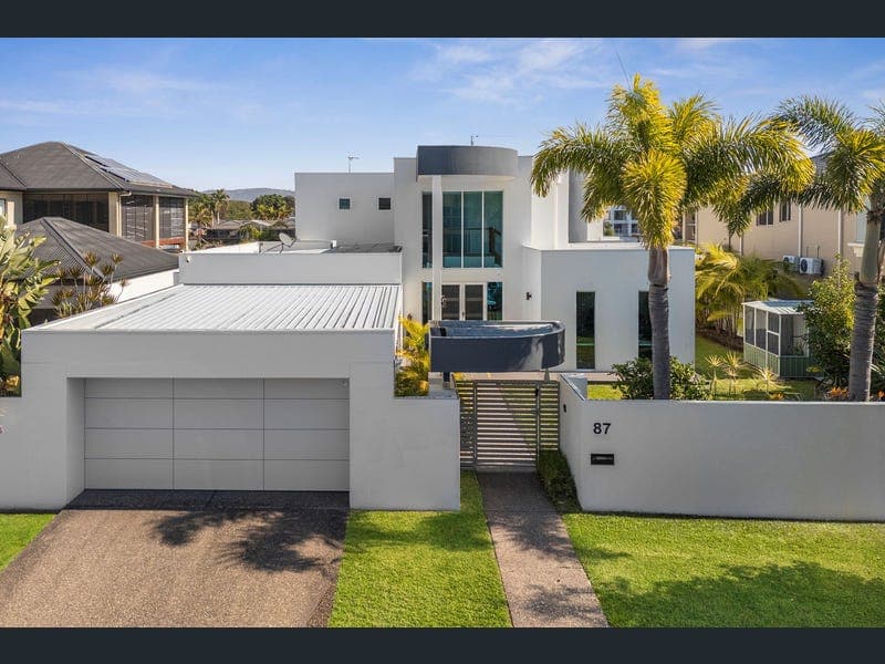 87 Sir Bruce Small Boulevard, Benowa — photo 1 of 5