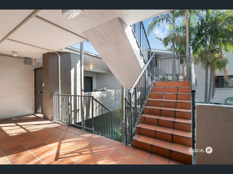 3/16 Jellicoe Street, Coorparoo — photo 1 of 5