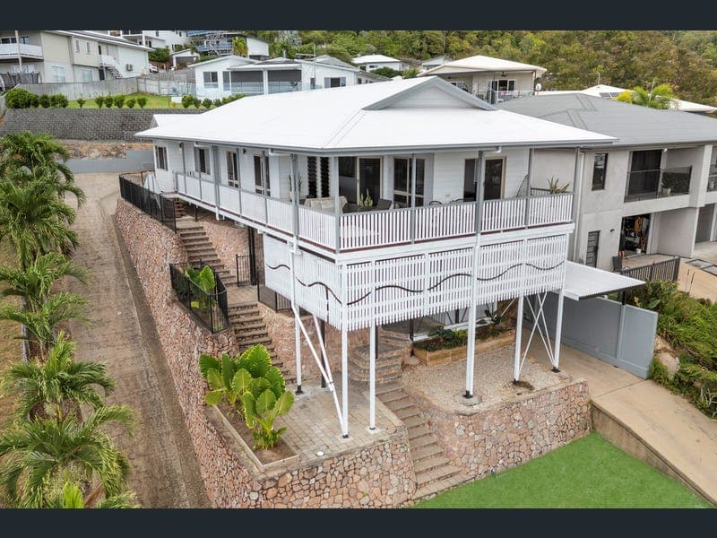 14 Glasgow Avenue, Mount Louisa — photo 1 of 5