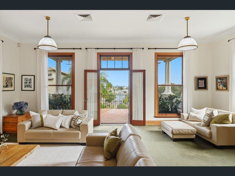 36 Grays Road, Hamilton — photo 1 of 5
