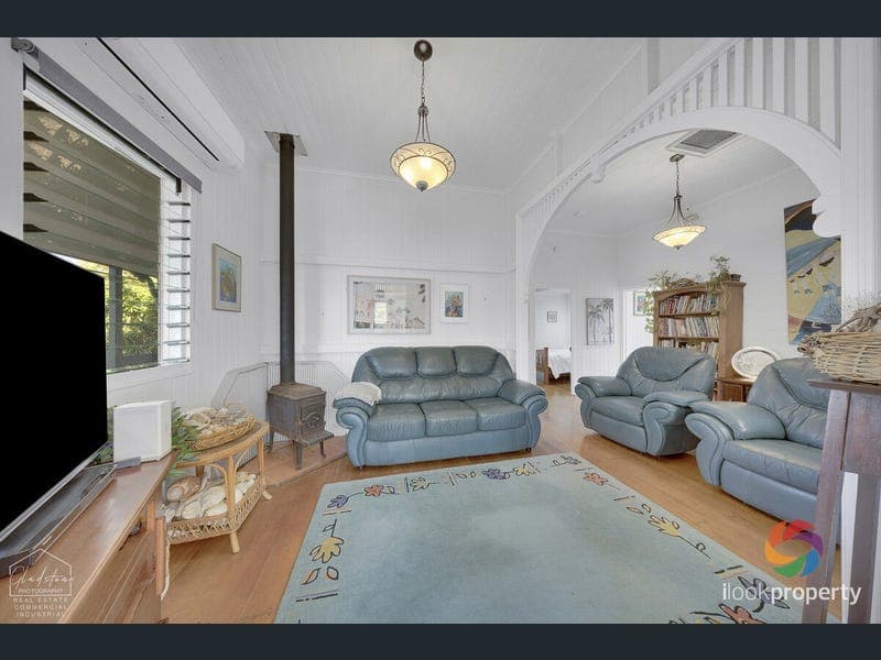 10 Pier Street, South Gladstone — photo 1 of 5