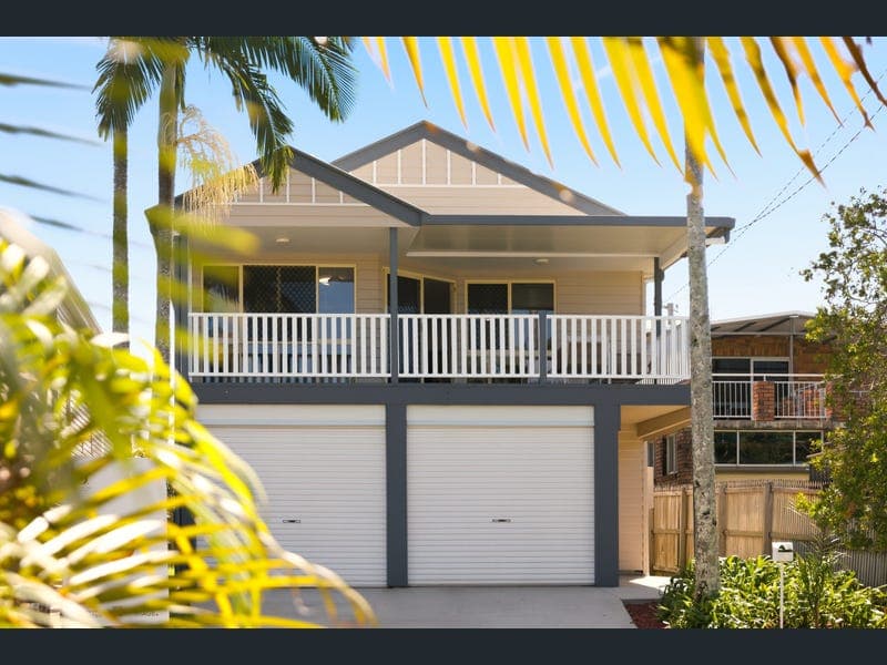 8 Ivy Street, Dicky Beach — photo 1 of 5