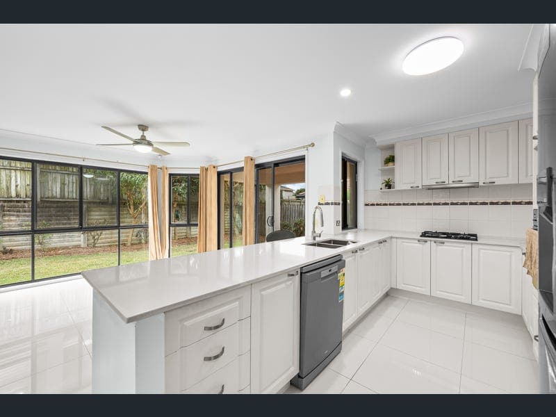 8 Alberton Court, Eight Mile Plains — photo 1 of 5