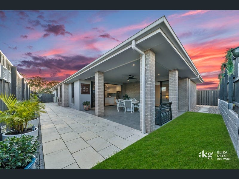 90 Waratah Circuit, Greenbank — photo 1 of 5