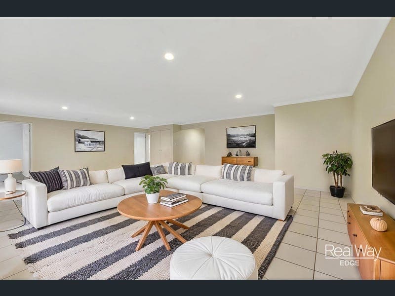 8 Dior Place, Wulkuraka — photo 1 of 5