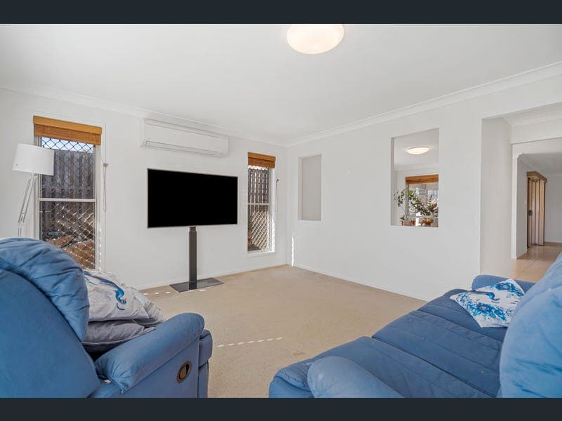 4 Crystalwood Court, Fernvale — photo 1 of 5