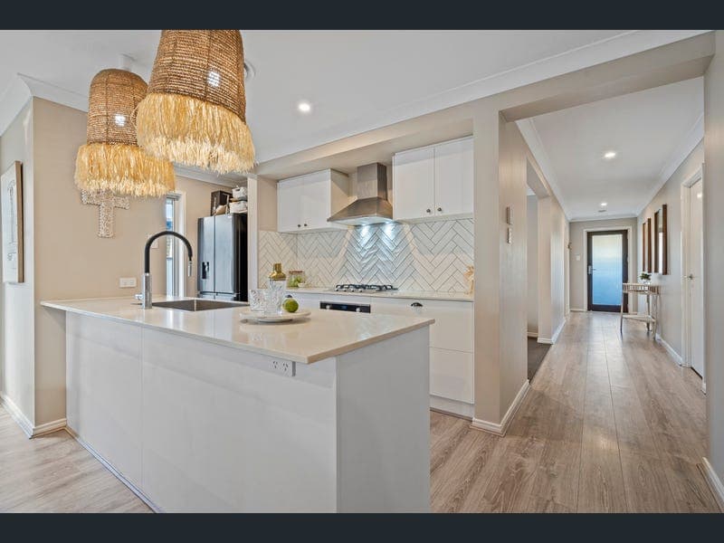 19 Pulbrook Drive, Capalaba — photo 1 of 5