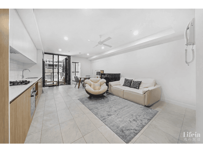 30206/15 Wharf Street, Hamilton — photo 1 of 5