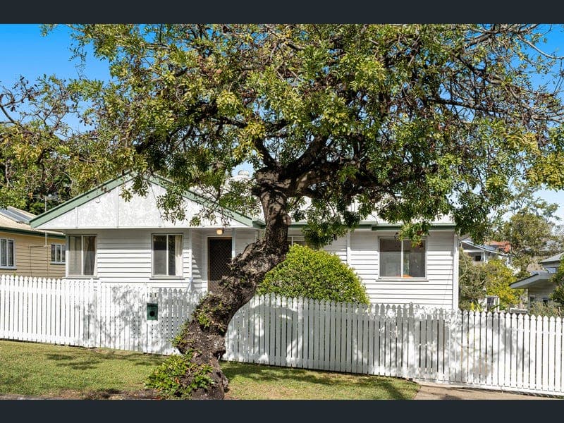 21 Binya Street, Holland Park — photo 1 of 5