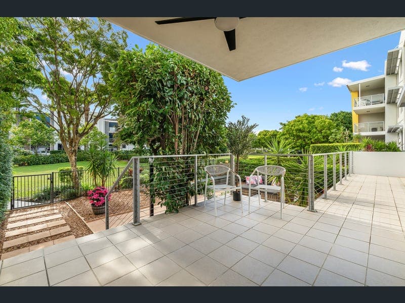 113/66 Sickle Avenue, Hope Island — photo 1 of 5