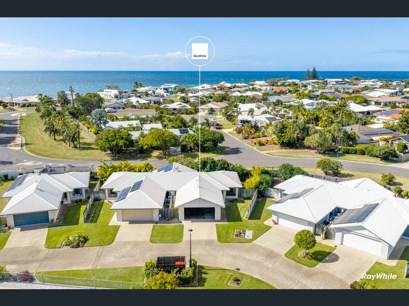 10/4 Bargara Lakes Drive — photo 1 of 5