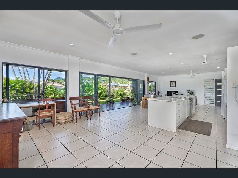 2 Bassett Street, Kanimbla — photo 1 of 5
