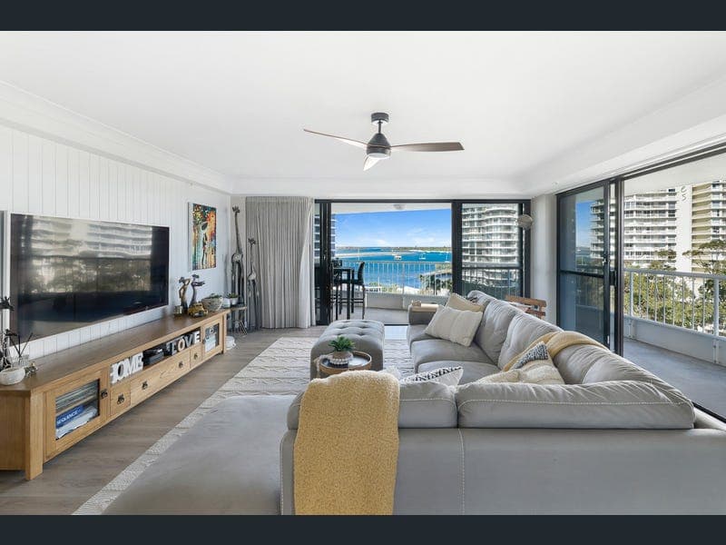 27/21 Bayview Street, Runaway Bay — photo 1 of 5