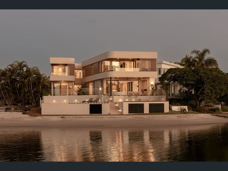 29A Bight Court, Mermaid Waters — photo 1 of 5