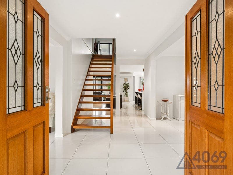 16 Nook Place, Moggill — photo 1 of 5