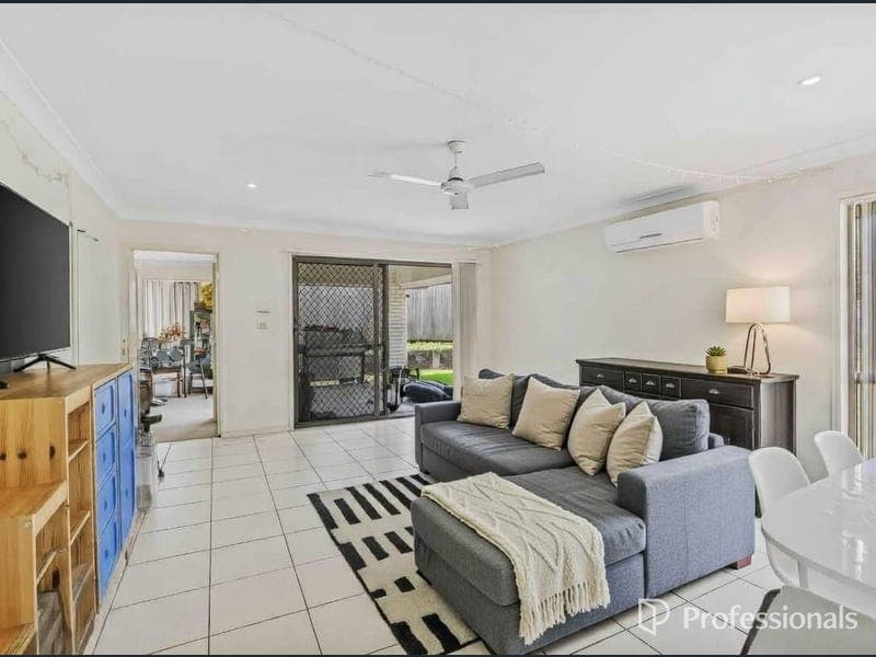 6 Honeygem Place, Flagstone — photo 1 of 5
