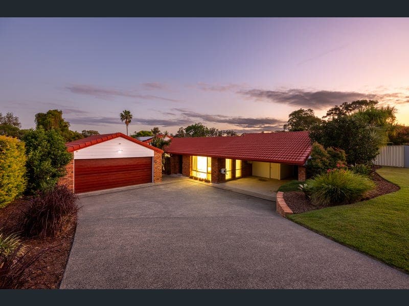 27 Beauty Point Drive, Robina — photo 1 of 5