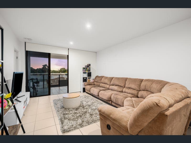 211/8 Holden Street, Woolloongabba — photo 1 of 5