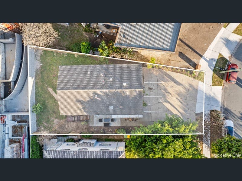 2/35 Darrambal Street, Chevron Island — photo 1 of 5