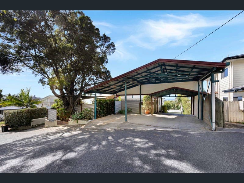148 Oaka Lane, South Gladstone — photo 1 of 5