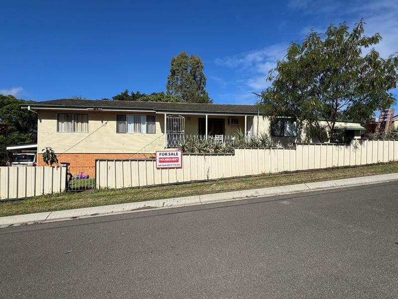 1b Rowena Street, Churchill — photo 1 of 5