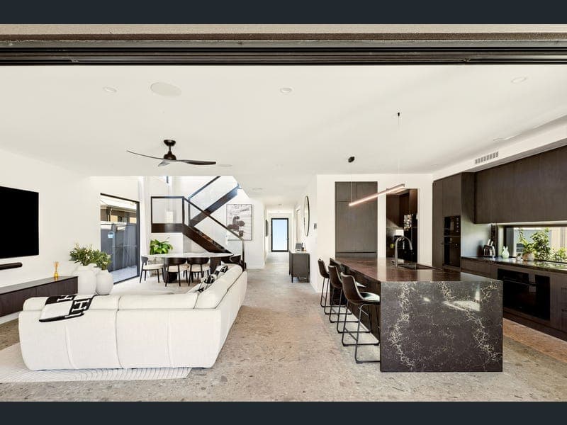 70 Quay Circuit, Newport — photo 1 of 5