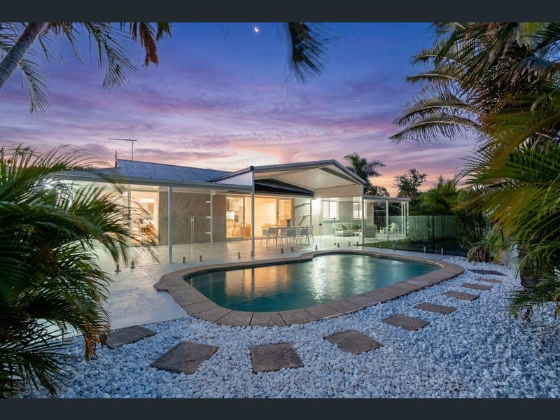4 Spray Court, Beachmere — photo 1 of 5