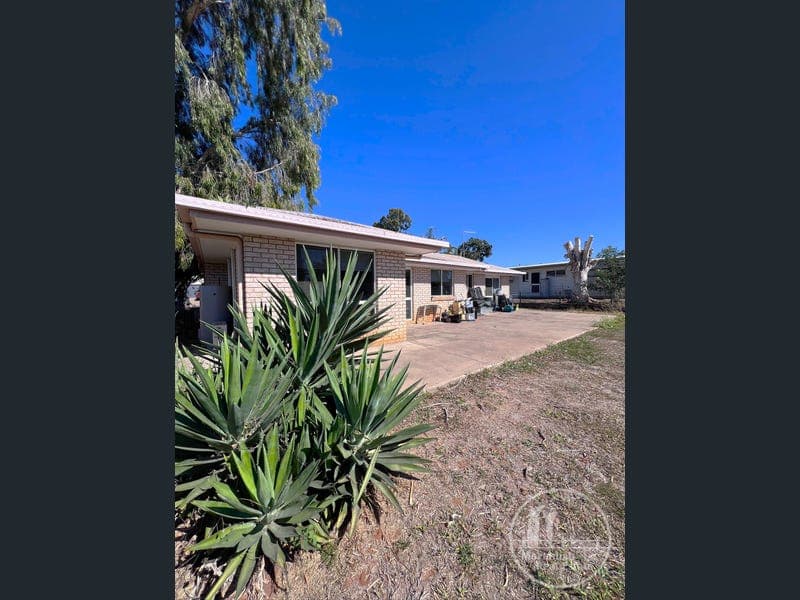 9 Maitland Street, Moranbah — photo 1 of 5