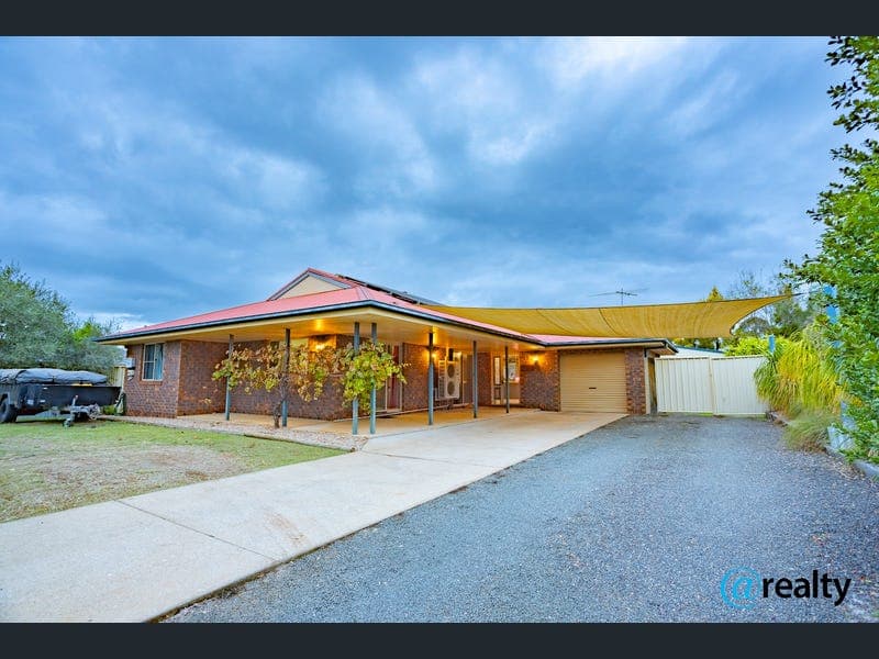 7 Olive Grove, Kingaroy — photo 1 of 5