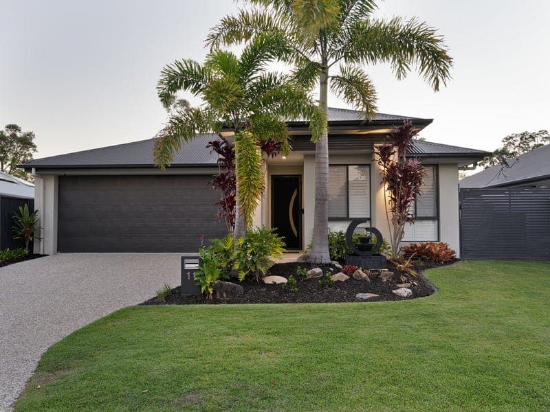 11 Dianella Crescent, Banksia Beach — photo 1 of 5