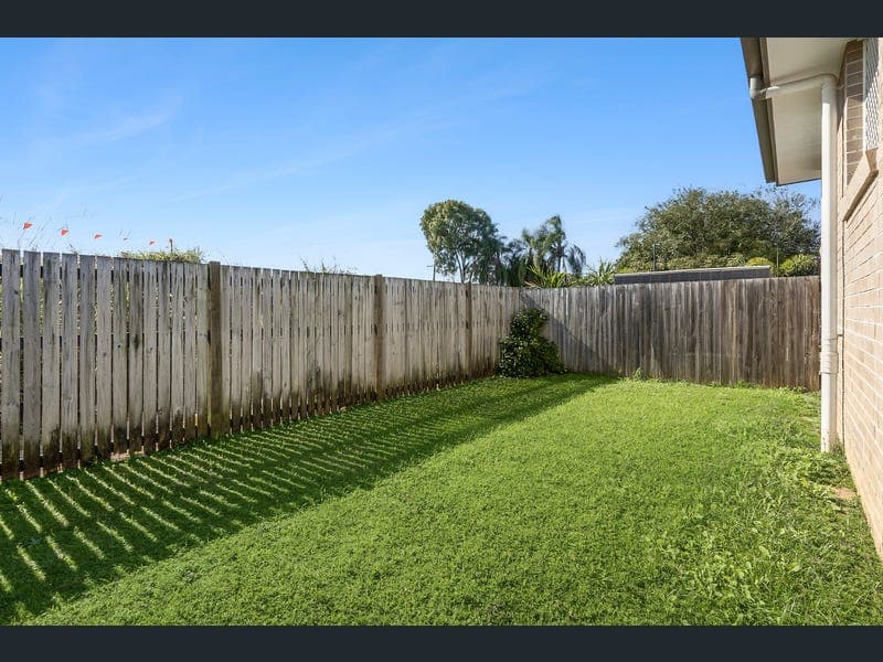 2/22 Adam Street, Beachmere — photo 1 of 5