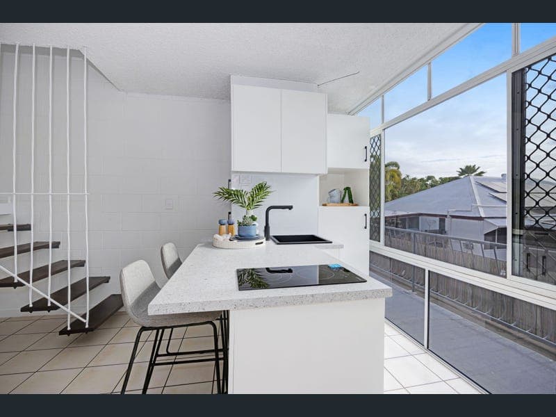 8/39 Cook Street, North Ward — photo 1 of 5