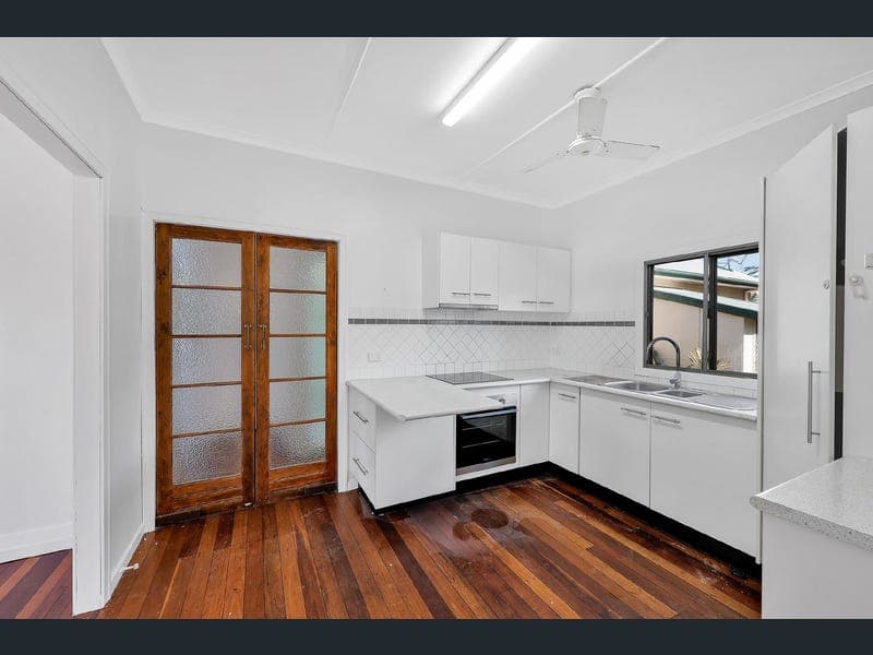 24 Coomber Street, Svensson Heights — photo 1 of 5