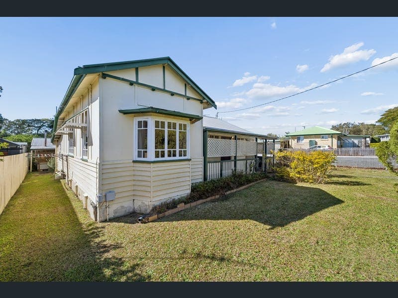 124 Queenstown Avenue, Boondall — photo 1 of 5
