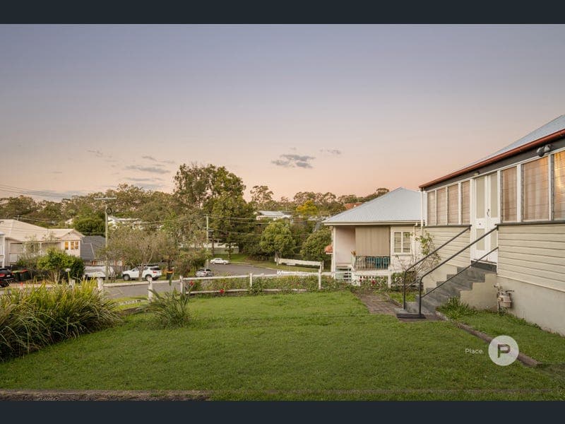 9 Clarke Street, Bardon — photo 1 of 5