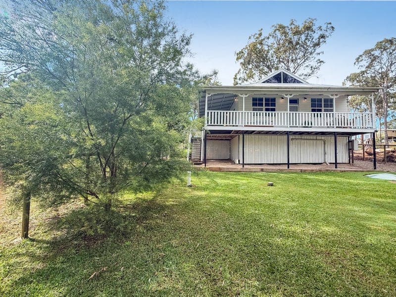 10 Kardinia Street, Macleay Island — photo 1 of 5