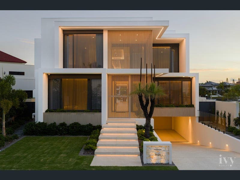 2629 Virginia Drive, Hope Island — photo 1 of 5