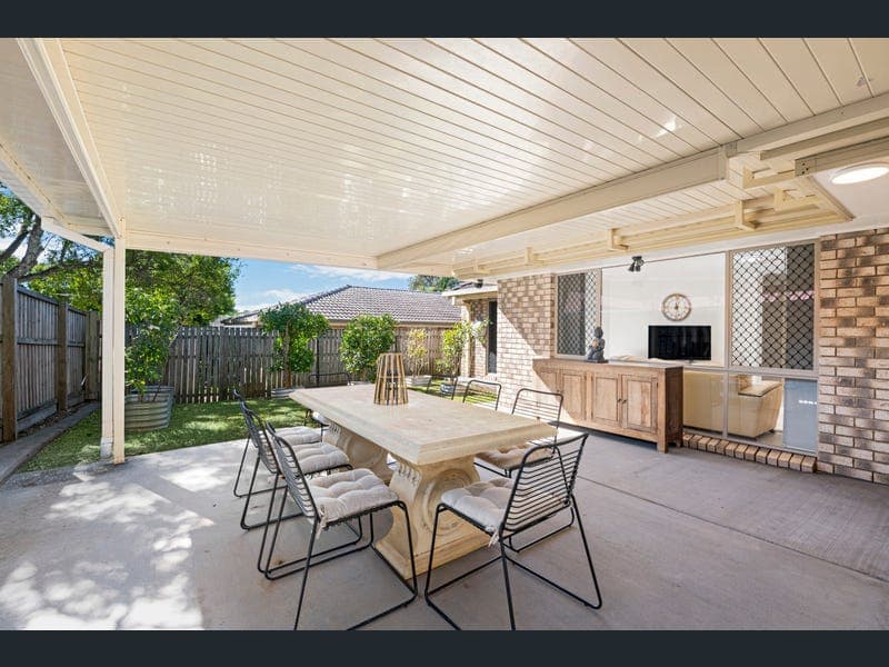 27 Madau Street, Mansfield — photo 1 of 5