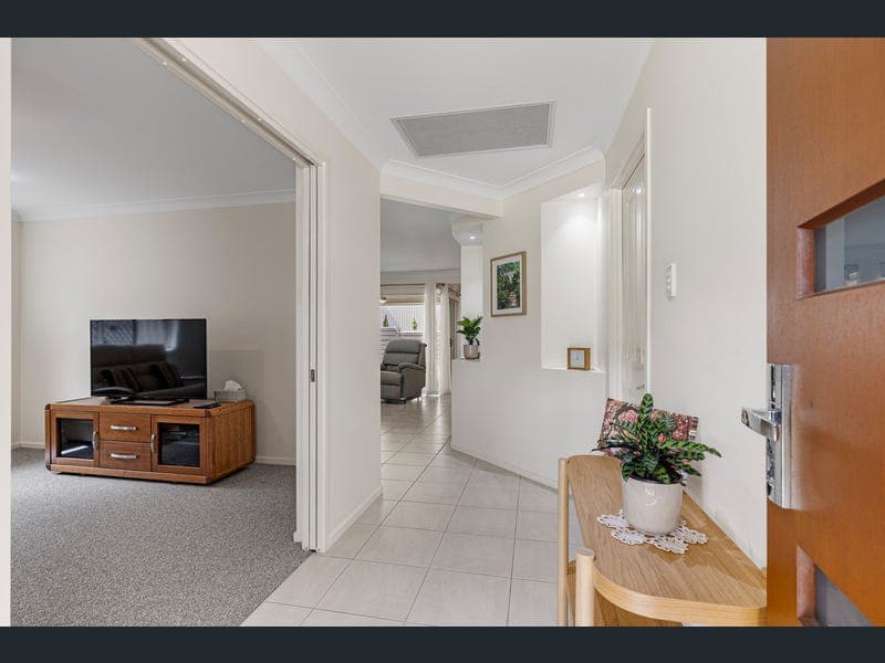 21 Radunz Place, Birkdale — photo 1 of 5