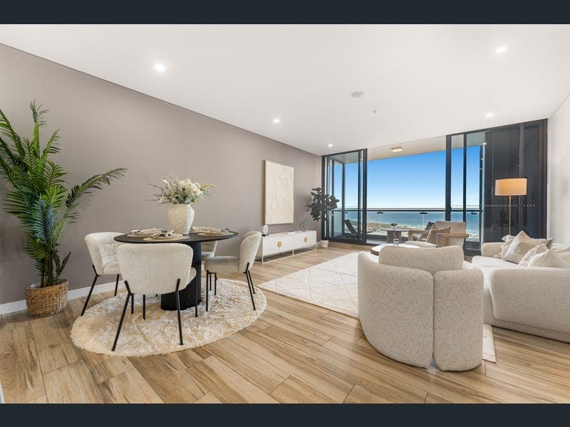 3412/2 Como Crescent, Southport — photo 1 of 5