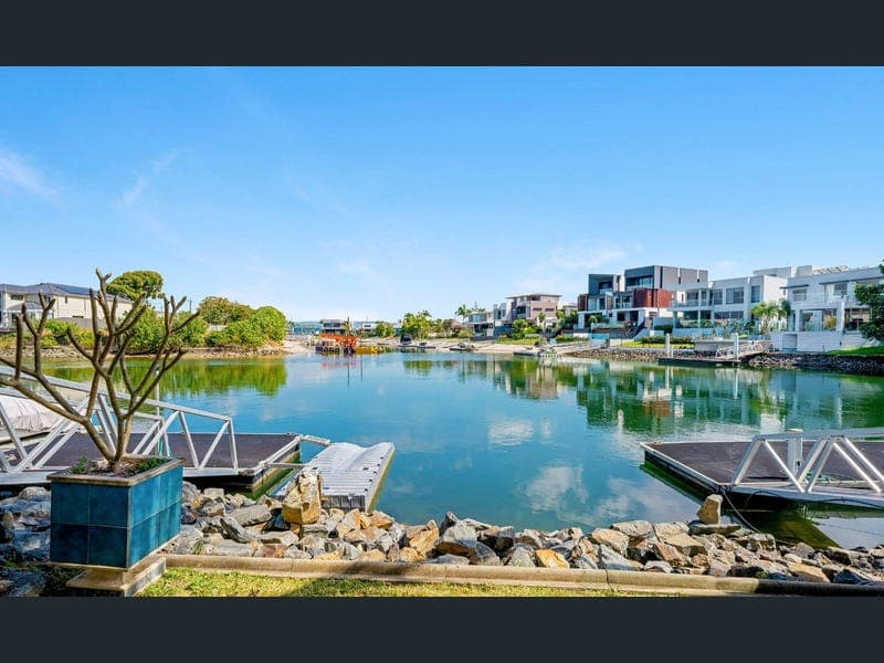 7 Savoy Drive, Broadbeach Waters — photo 1 of 5