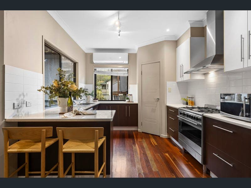 16 Highbury Place, Upper Kedron — photo 1 of 5