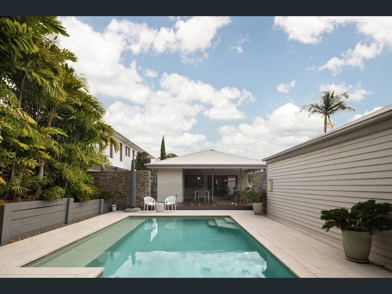 52 Herbert Street, Camp Hill — photo 1 of 5