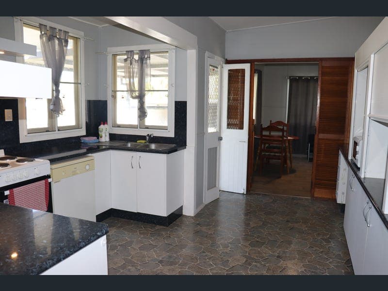 12 Strathmore St, Collinsville — photo 1 of 5