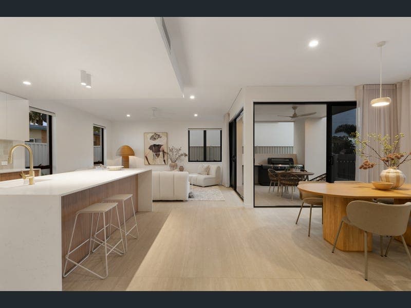 30A Coombabah Road, Biggera Waters — photo 1 of 5